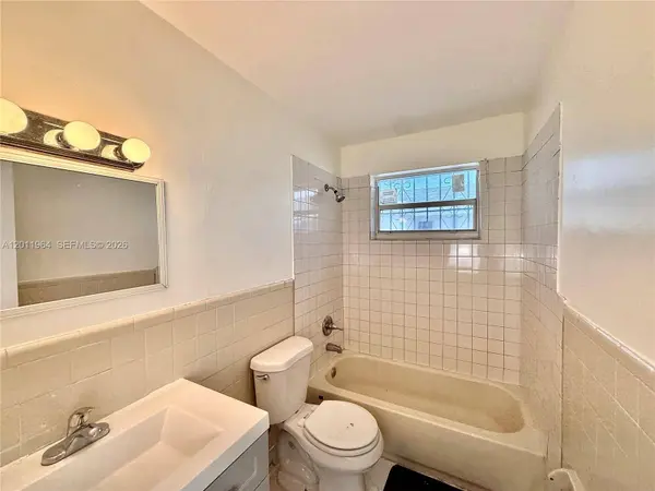 950 NW 109th St #950, Miami, FL 33168