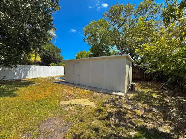 950 NW 109th St #Rear, Miami, FL 33168