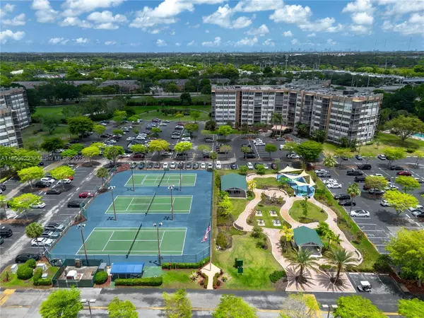 1100 Saint Charles Pl #407, Pembroke Pines, FL 33026