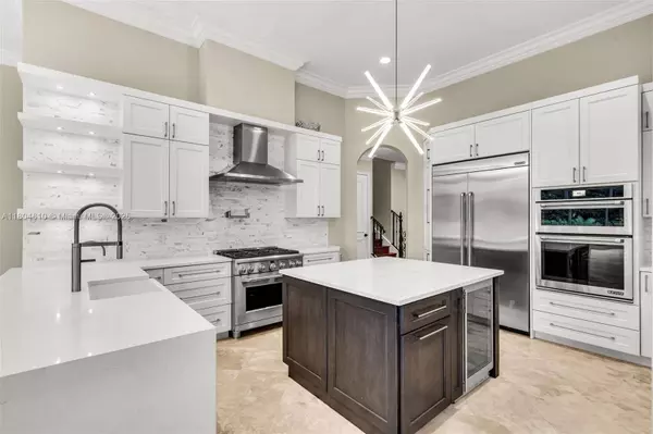 10291 Sweet Bay St, Plantation, FL 33324