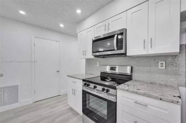 7204 NW 76th Dr, Tamarac, FL 33321