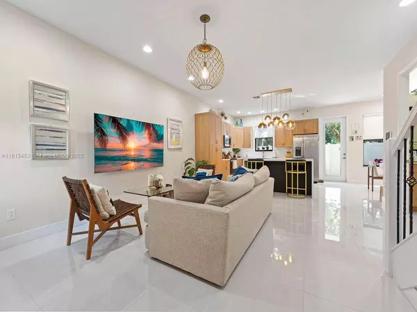 20930 NW 1st St, Pembroke Pines, FL 33029