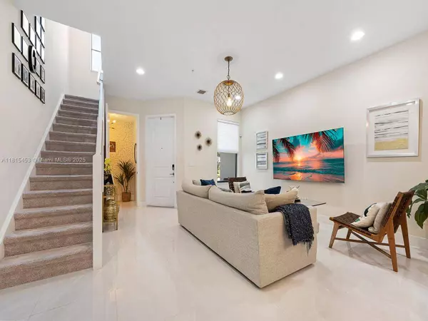 20930 NW 1st St, Pembroke Pines, FL 33029