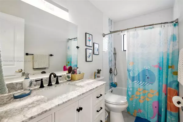 10450 SW 162nd Ter, Miami, FL 33157