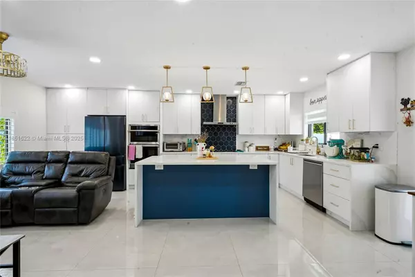 10450 SW 162nd Ter, Miami, FL 33157