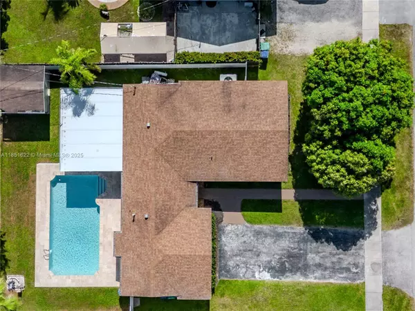 10450 SW 162nd Ter, Miami, FL 33157