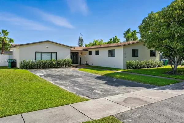 10450 SW 162nd Ter, Miami, FL 33157