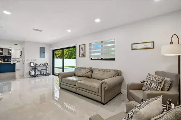 10450 SW 162nd Ter, Miami, FL 33157