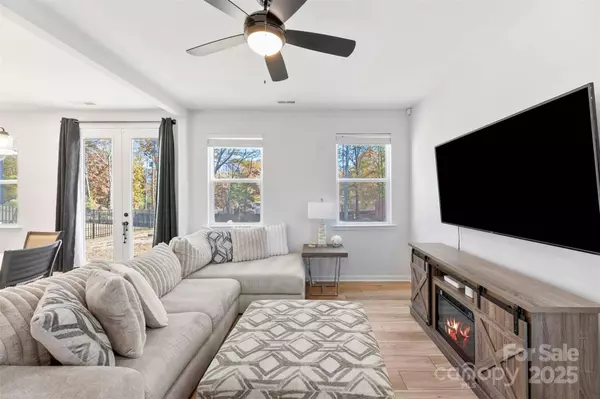 145 Baucom ST, Charlotte, NC 28216