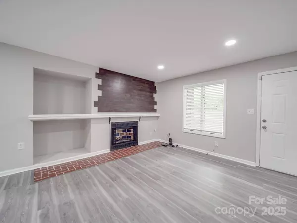 1847 J Julian LN, Charlotte, NC 28208