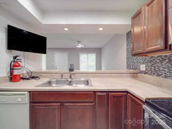 1847 J Julian LN, Charlotte, NC 28208