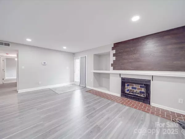 1847 J Julian LN, Charlotte, NC 28208