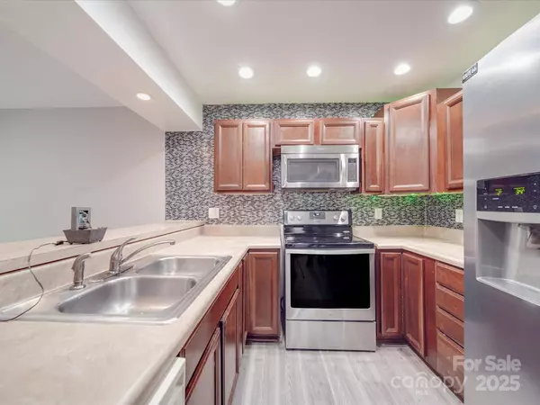 1847 J Julian LN, Charlotte, NC 28208