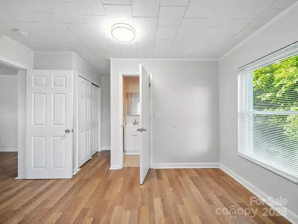 116 Honeywood AVE, Charlotte, NC 28216