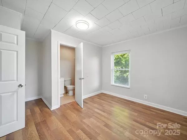 116 Honeywood AVE, Charlotte, NC 28216
