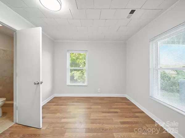 116 Honeywood AVE, Charlotte, NC 28216