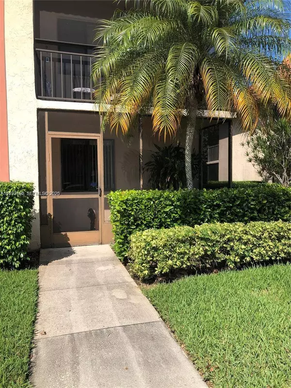 341 Lakeview Dr #104, Weston, FL 33326