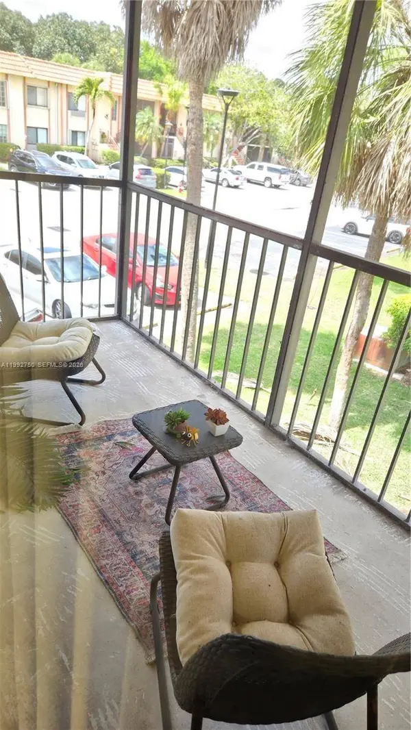 357 Lakeview Dr #201, Weston, FL 33326