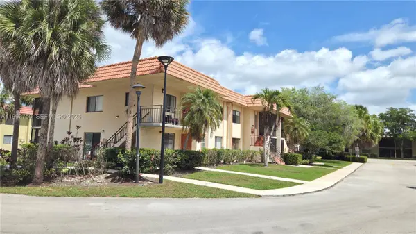 357 Lakeview Dr #201, Weston, FL 33326