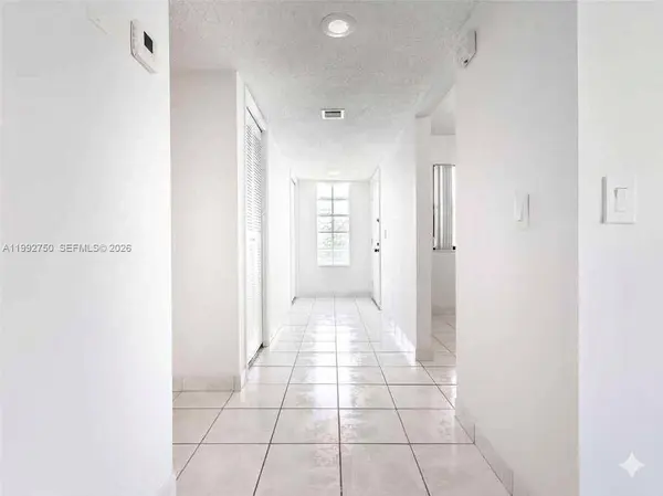 357 Lakeview Dr #201, Weston, FL 33326