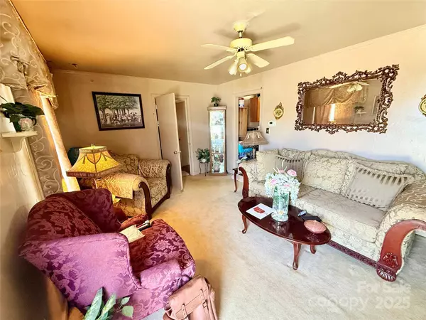 2648 ROSLYN AVE, Charlotte, NC 28208