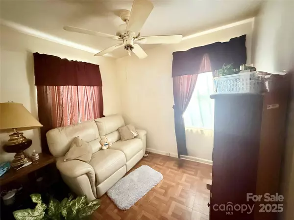 2648 ROSLYN AVE, Charlotte, NC 28208