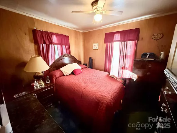 2648 ROSLYN AVE, Charlotte, NC 28208