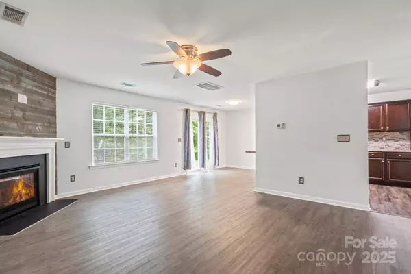 2815 Tancor CT, Charlotte, NC 28269