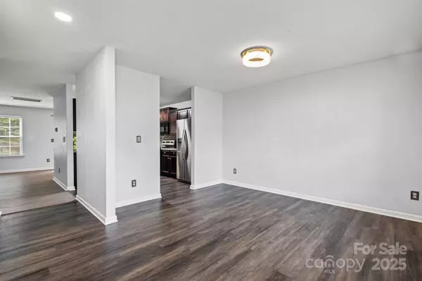 2815 Tancor CT, Charlotte, NC 28269