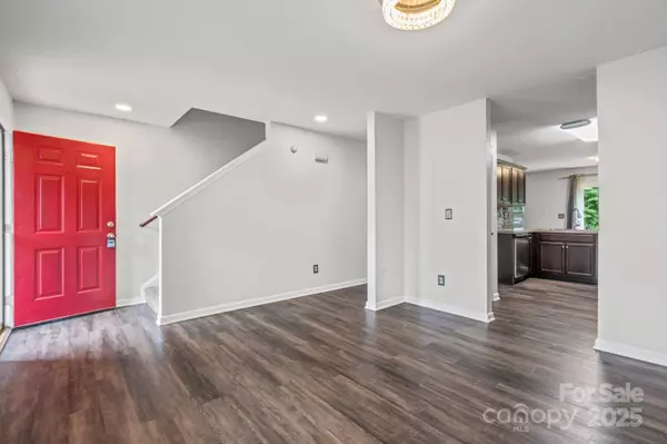 2815 Tancor CT, Charlotte, NC 28269