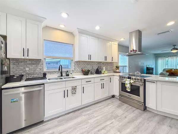 1859 OKLAHOMA AVE NE, St Petersburg, FL 33703