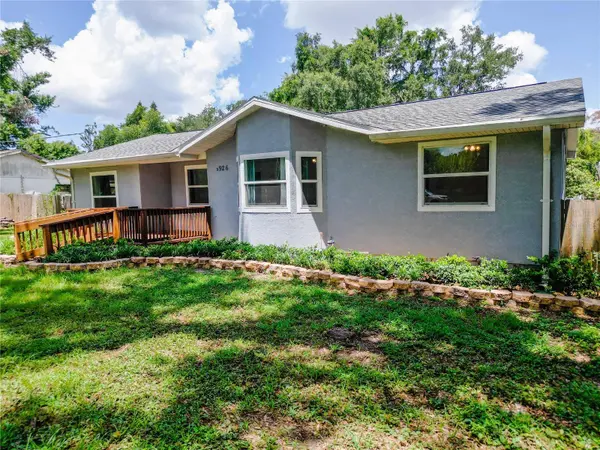 1926 MEADOWRIDGE DR, Valrico, FL 33596