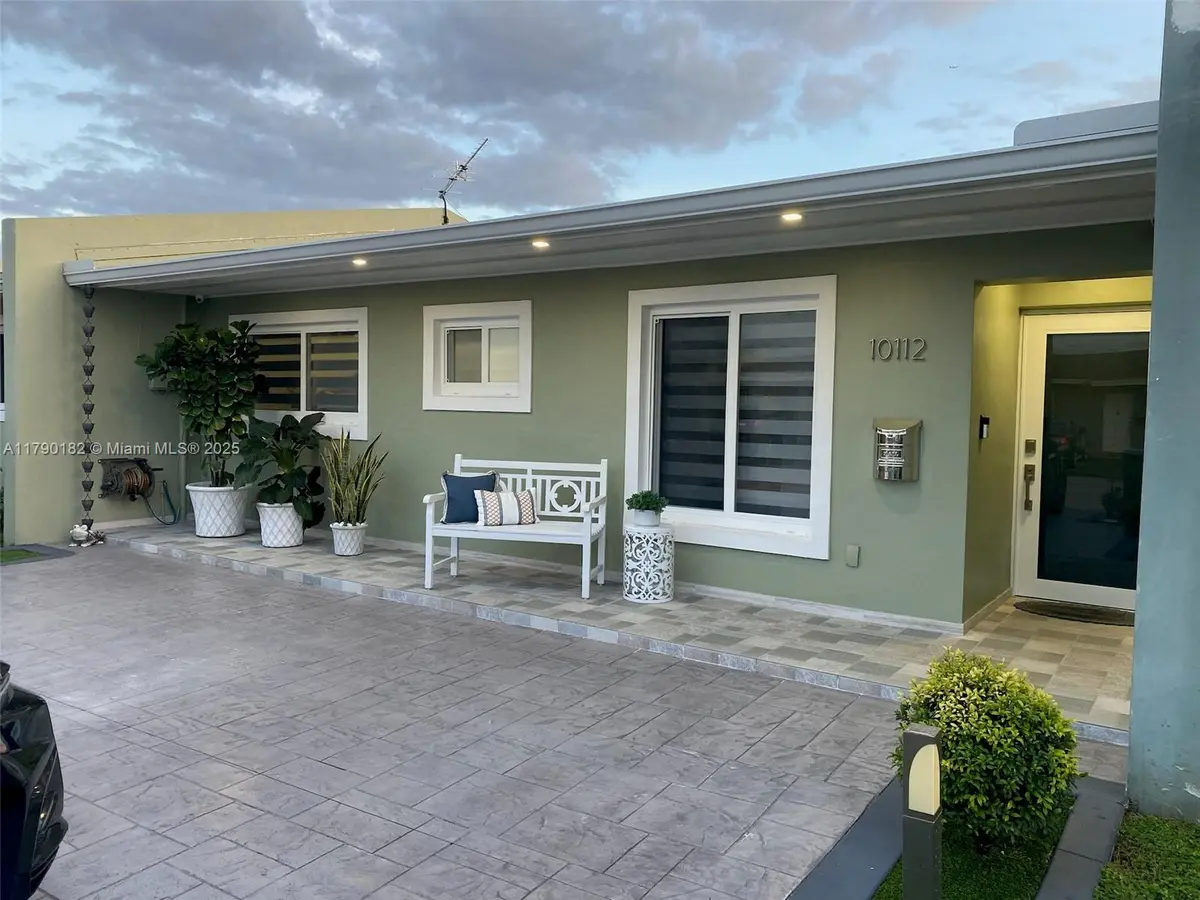 10112 SW 21st Ter MIAMI, Fl 33165-7463,
