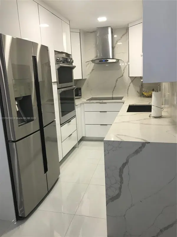 10112 SW 21st Ter MIAMI, Fl 33165-7463,