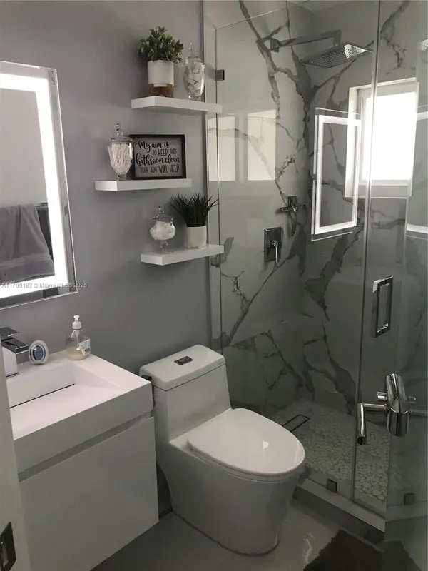 10112 SW 21st Ter MIAMI, Fl 33165-7463,