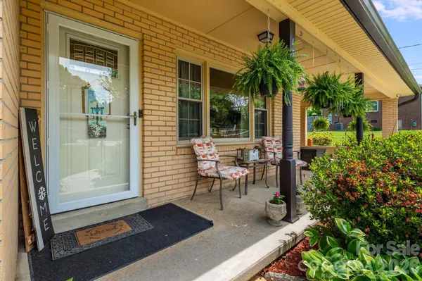 458 Beach DR, Hendersonville, NC 28792