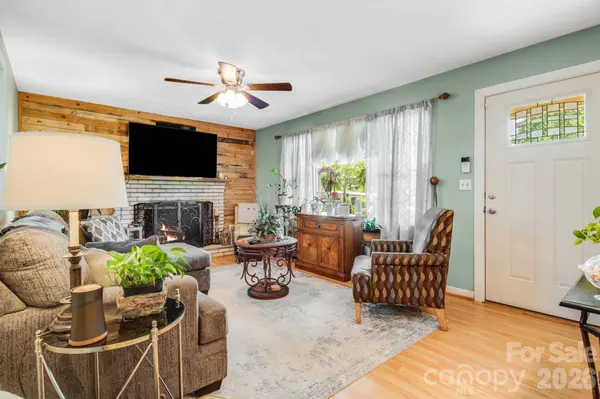 458 Beach DR, Hendersonville, NC 28792