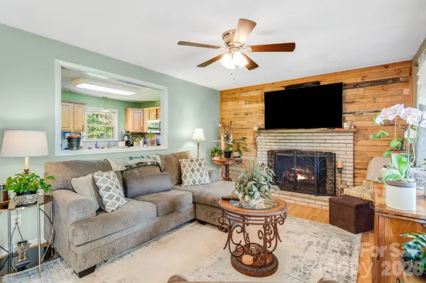 458 Beach DR, Hendersonville, NC 28792
