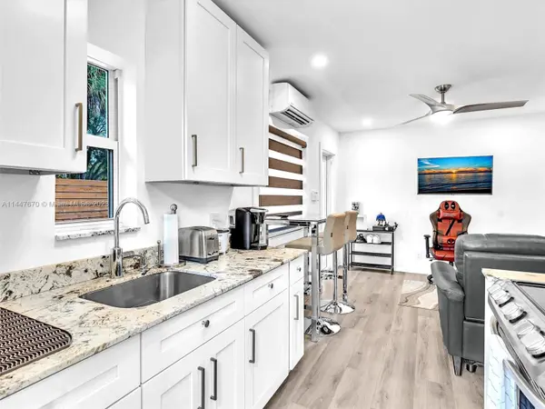 1517 SW 25th St, Fort Lauderdale, FL 33315-2212