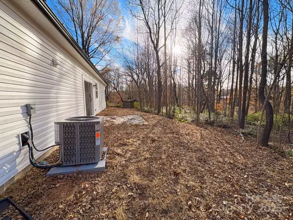 1426 Harris ST, Statesville, NC 28677