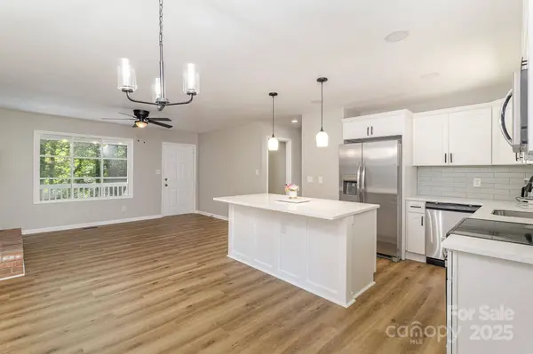 1118 Brookwood DR, Stanley, NC 28164