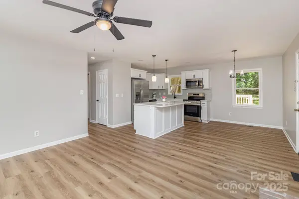 1118 Brookwood DR, Stanley, NC 28164