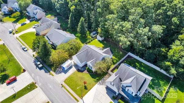 912 Carole Summey DR, Dallas, NC 28034