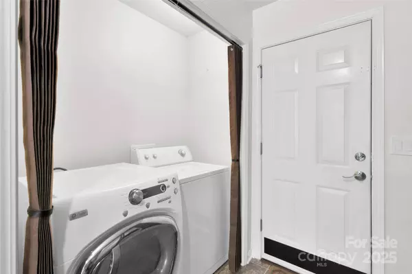 912 Carole Summey DR, Dallas, NC 28034