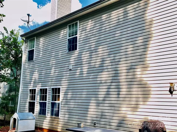 5502 Freestone DR, Charlotte, NC 28216