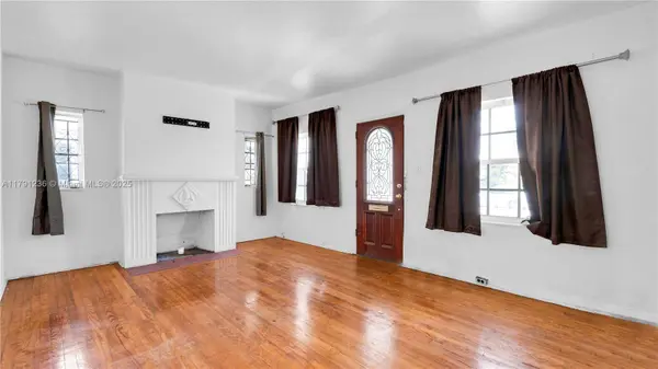 724 NW 77th St, Miami, FL 33150