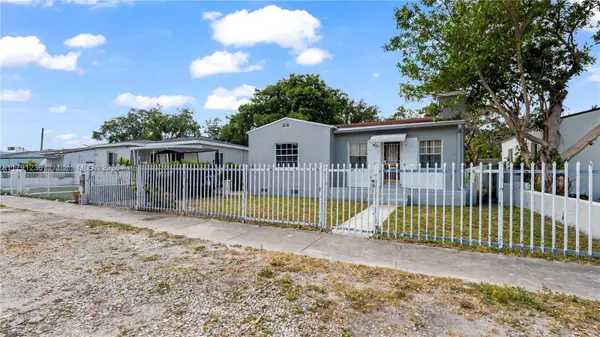 724 NW 77th St, Miami, FL 33150