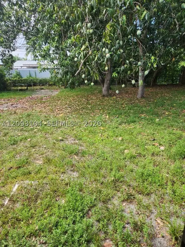 915 Dunad Ave, Opa-locka, FL 33054