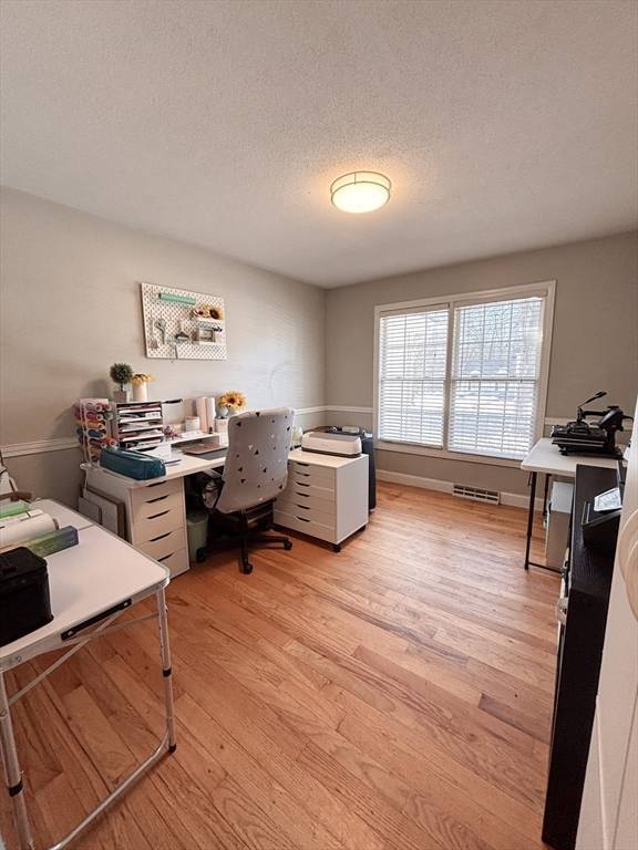 40 Hawks Cir, Westfield, MA 01085