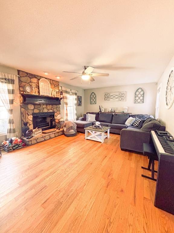 40 Hawks Cir, Westfield, MA 01085